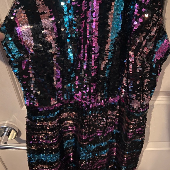 Gorgeous sequin party dress - Picture 2 of 7